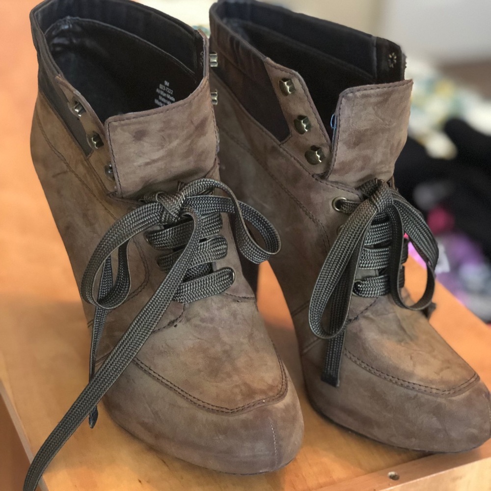 BROWN ANKLE BOOTIES SZ9